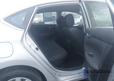 2018 Nissan Sentra S z USA, uszkodzony, nr VIN 3N1AB7AP8JY277069